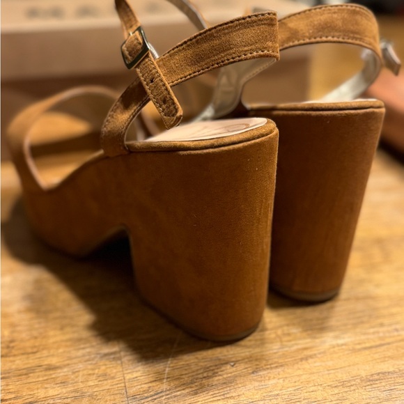 Tan suede heels. NIB. Ladies as 9 - Picture 8 of 9
